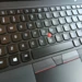 Dansk tastatur med Æ, Ø og Å og rød TrackPoint på Lenovo ThinkPad T14 G2